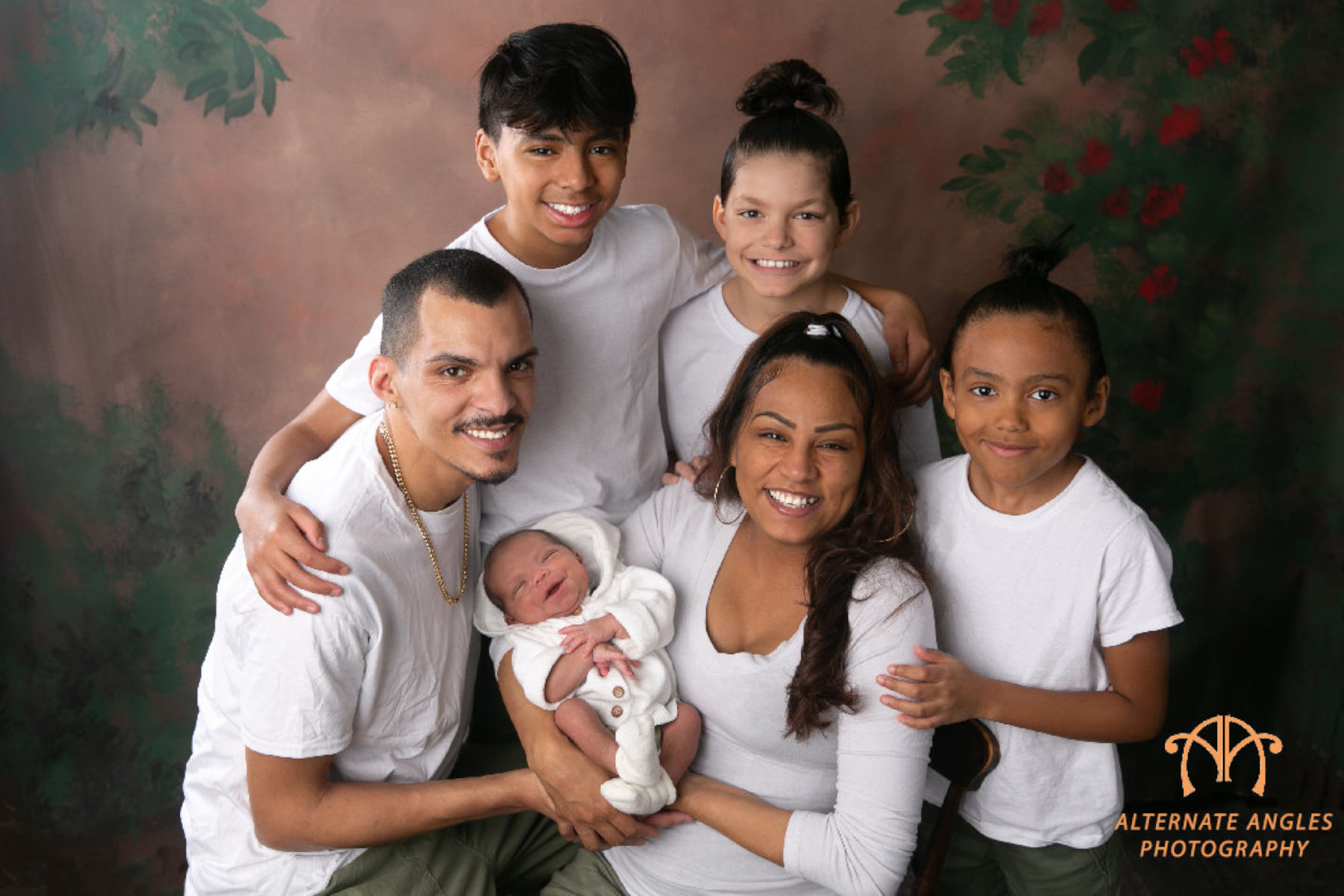 Large family portrait with parents, four children and newborn baby during a professional family photography session