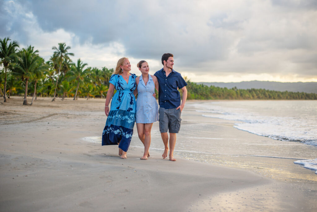 Laura Pineda walking on the beach with her children Maya and Ruben